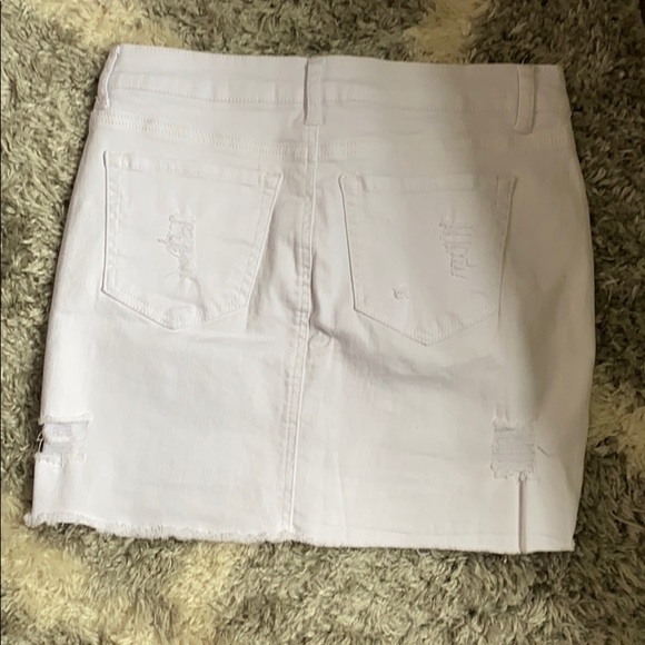 White skirt - Picture 2 of 2